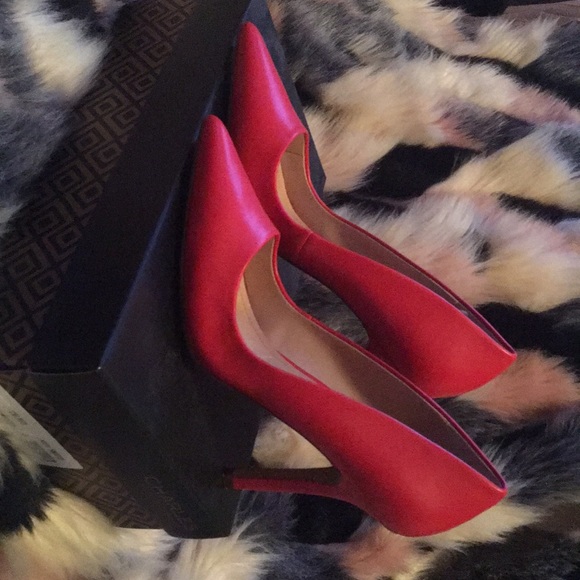 Charles David Sweetness Leather Pointed Toe Pump - Picture 2 of 6